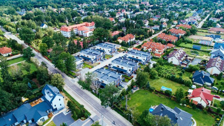 Jak ocenić okolicę przed zakupem domu lub mieszkania?